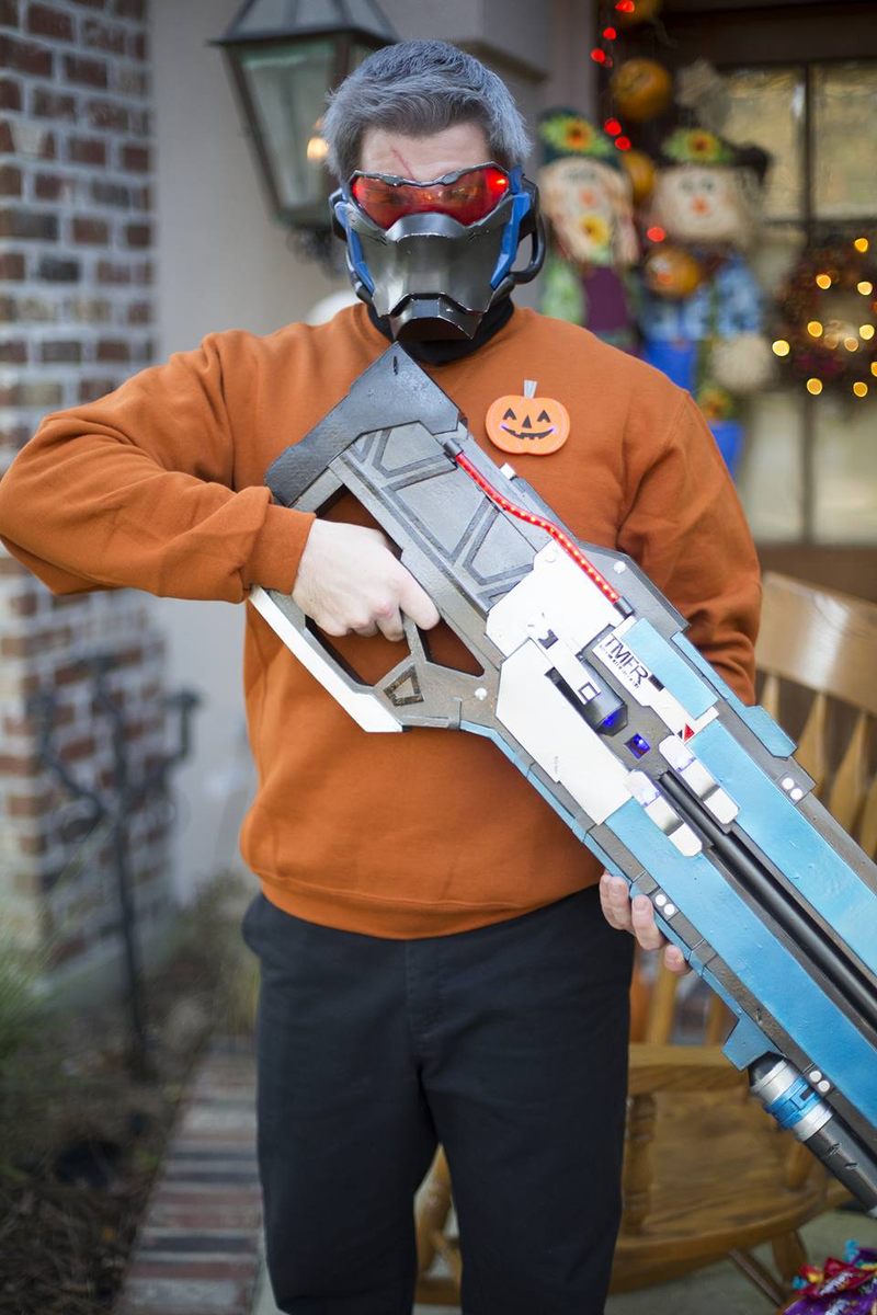 Illustration for article titled Soldier 76 Makes It A Very Dad Halloween